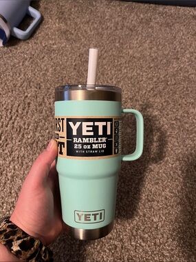 NWT 25 oz. yeti mug